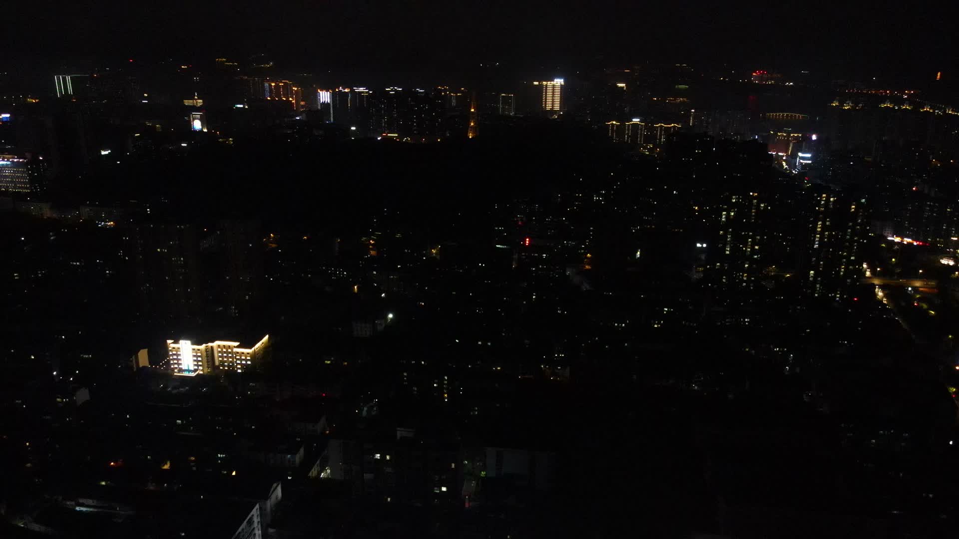 湖南岳阳城市夜景交通航拍视频的预览图