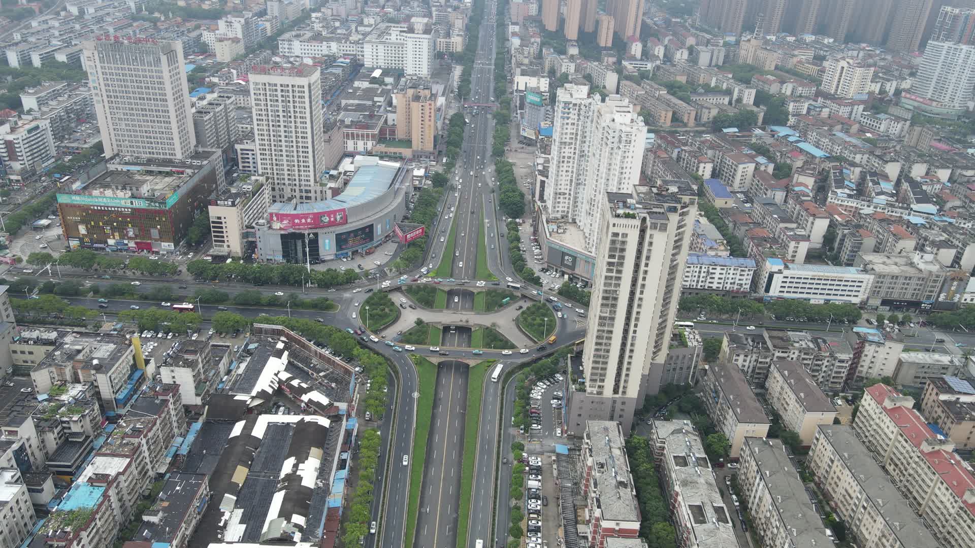 湖南岳阳城市交通高架桥转盘航拍视频的预览图