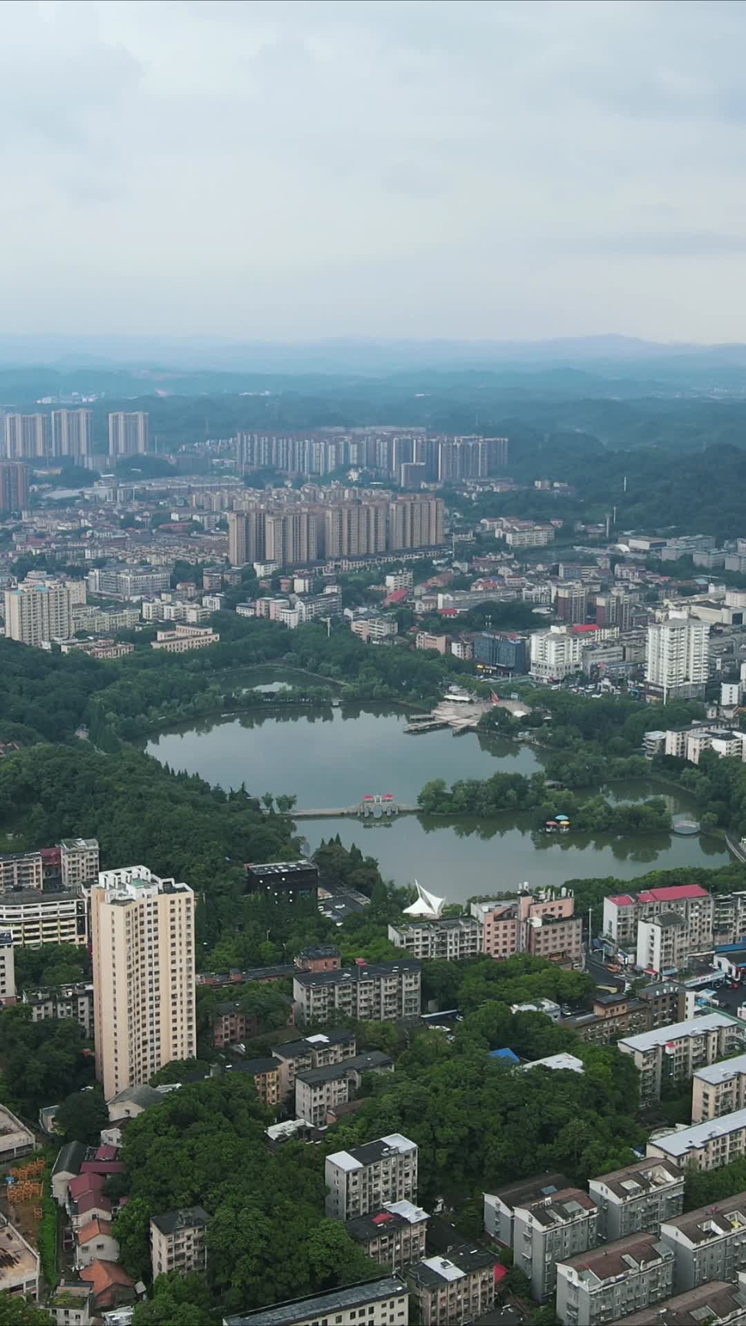 航拍湖南益阳秀峰公园视频的预览图