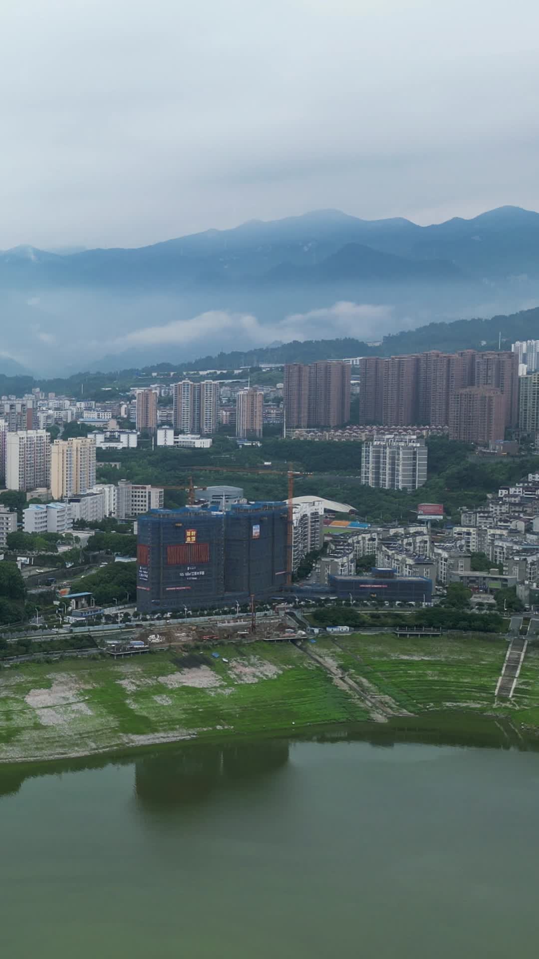 航拍湖北宜昌秭归县风光视频的预览图