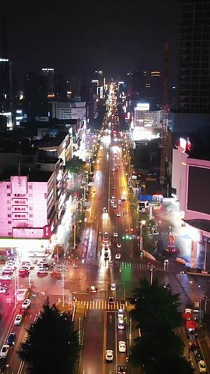 城市航拍湖南岳阳巴陵西路商业街夜景视频的预览图
