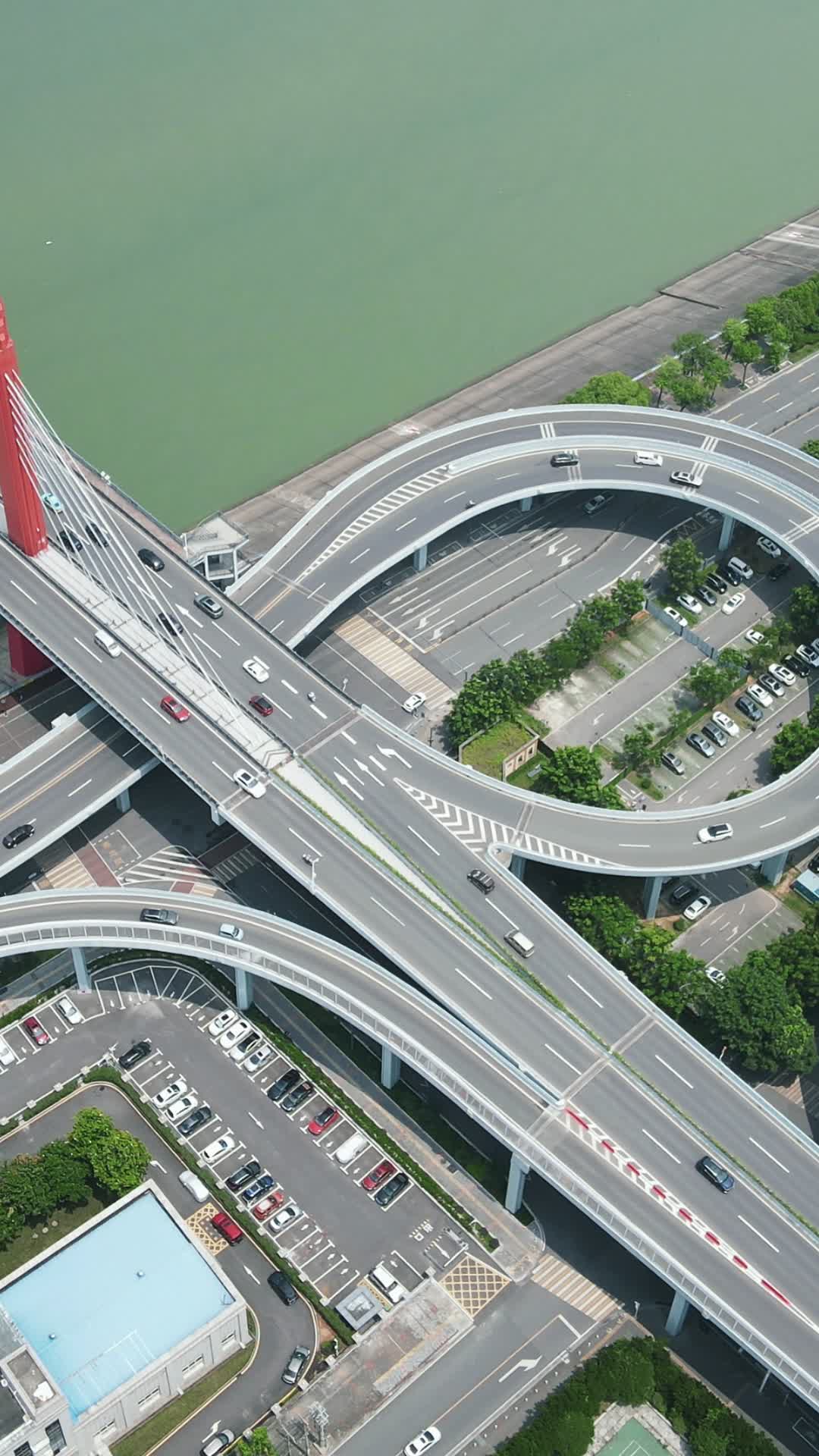 航拍湖北宜昌城市交通大道竖版视频的预览图