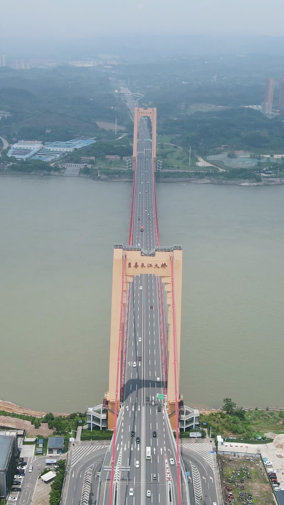 航拍湖北宜昌至善长江大桥视频的预览图