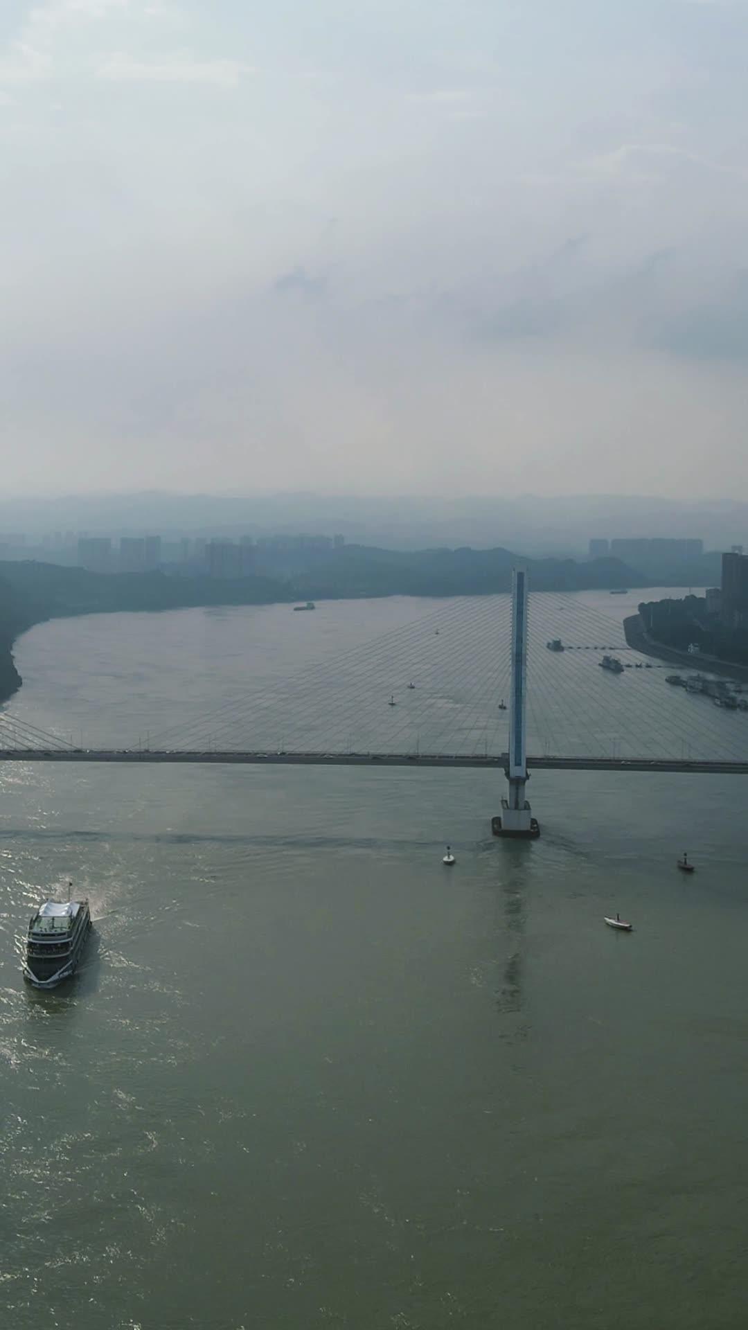 航拍湖北宜昌夷陵长江大桥视频的预览图