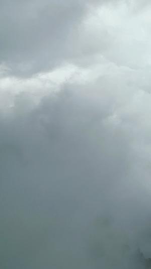 航拍山顶云雾缭绕自然风光视频的预览图