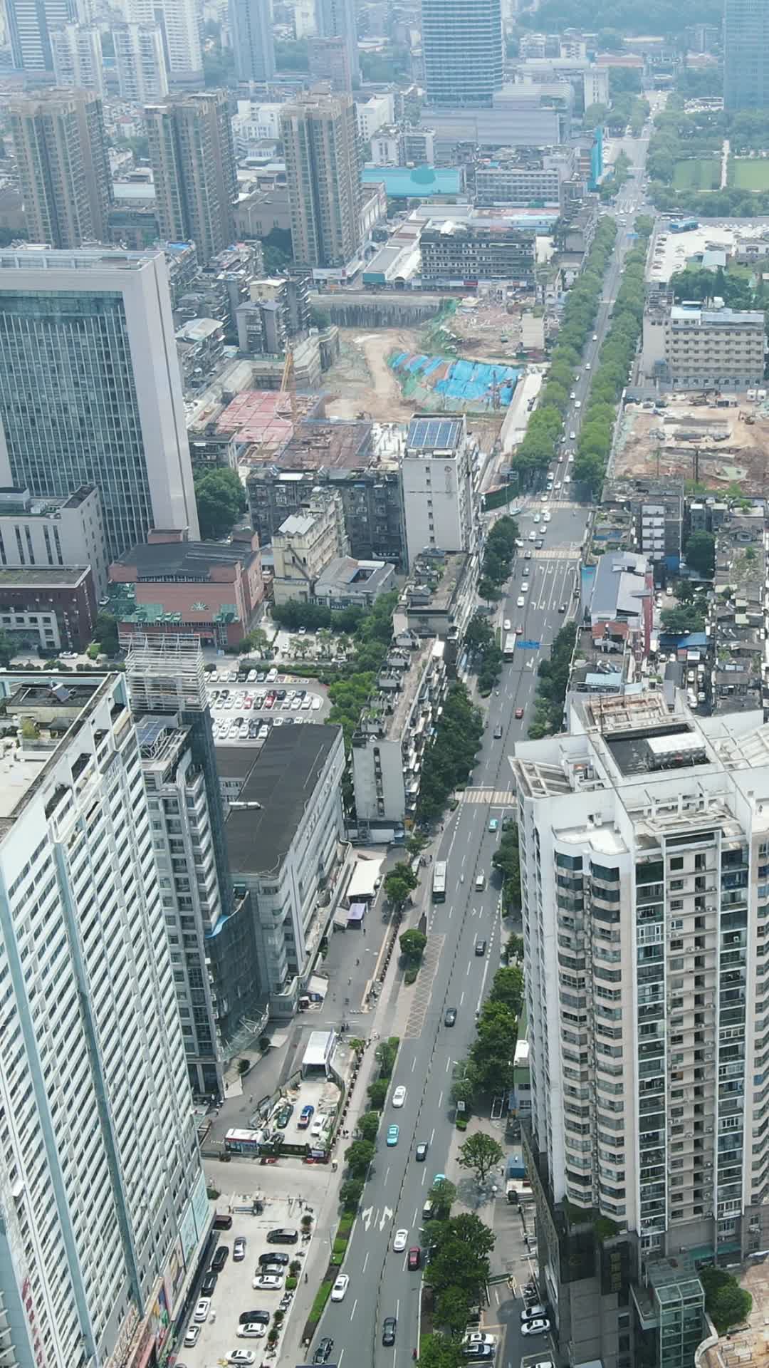 航拍湖北宜昌城市建设高楼视频的预览图