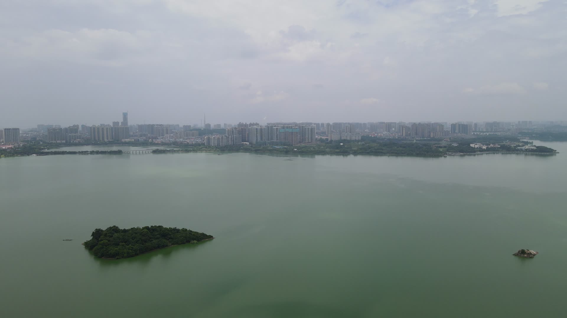 湖南岳阳南湖公园航拍视频的预览图
