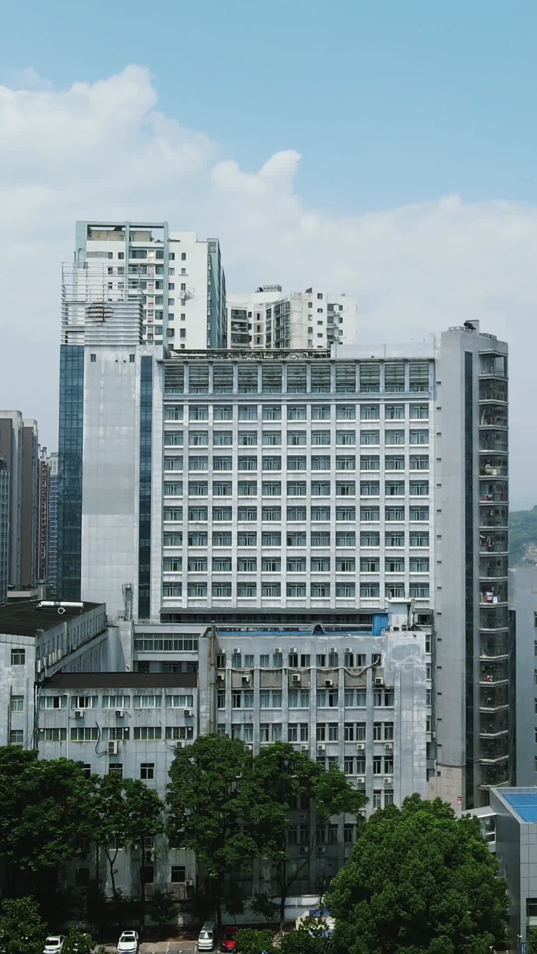 航拍城市高楼建筑大楼视频的预览图