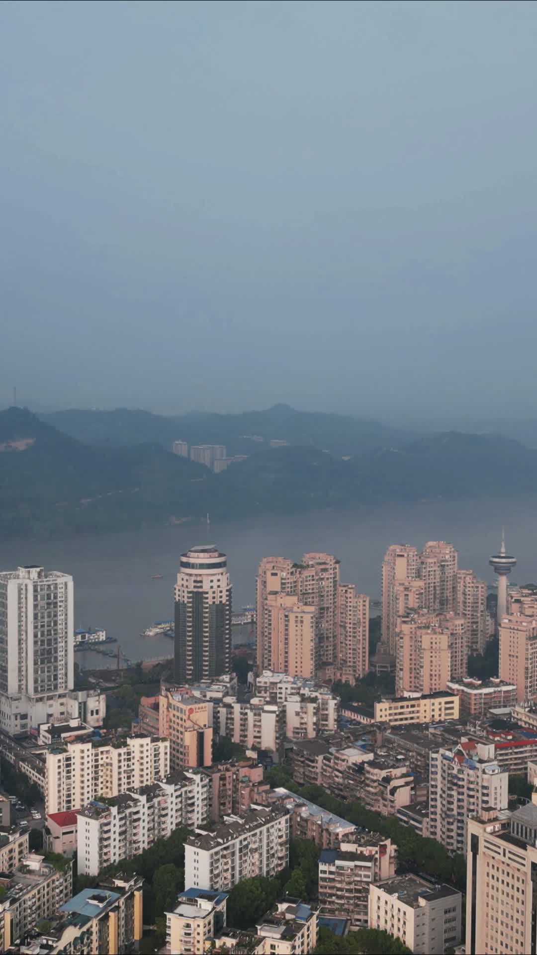 航拍湖北宜昌城市风光视频的预览图