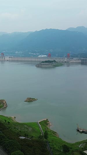 航拍湖北宜昌三峡大坝视频的预览图