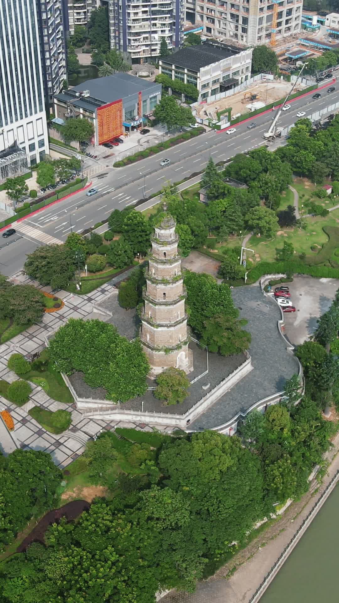 航拍湖北宜昌地标天然塔视频的预览图