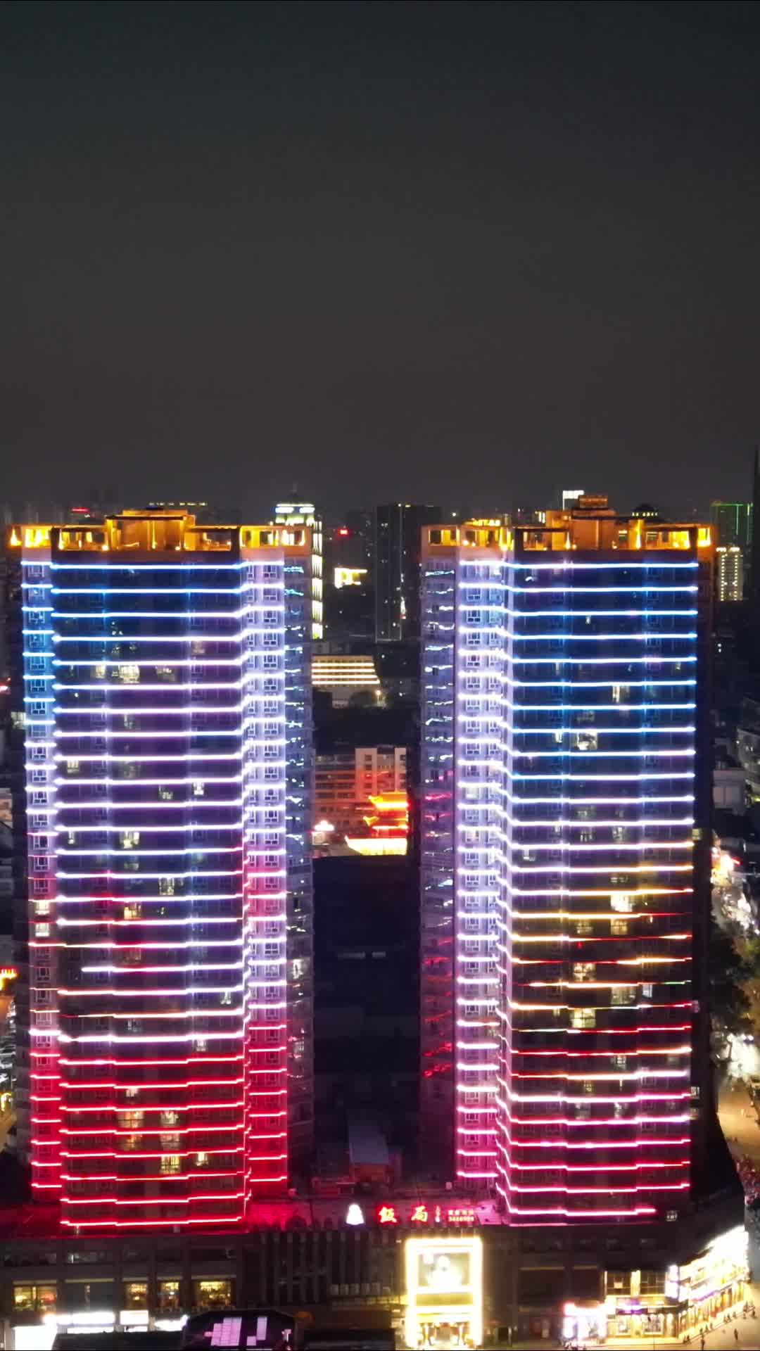 航拍湖北襄阳城市高楼夜景视频的预览图