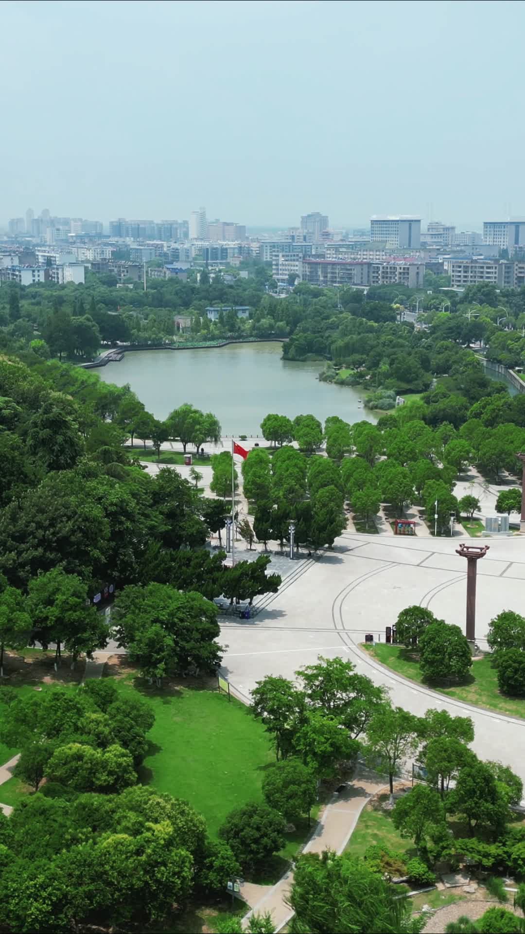 航拍湖北襄阳岘山文化广场视频的预览图