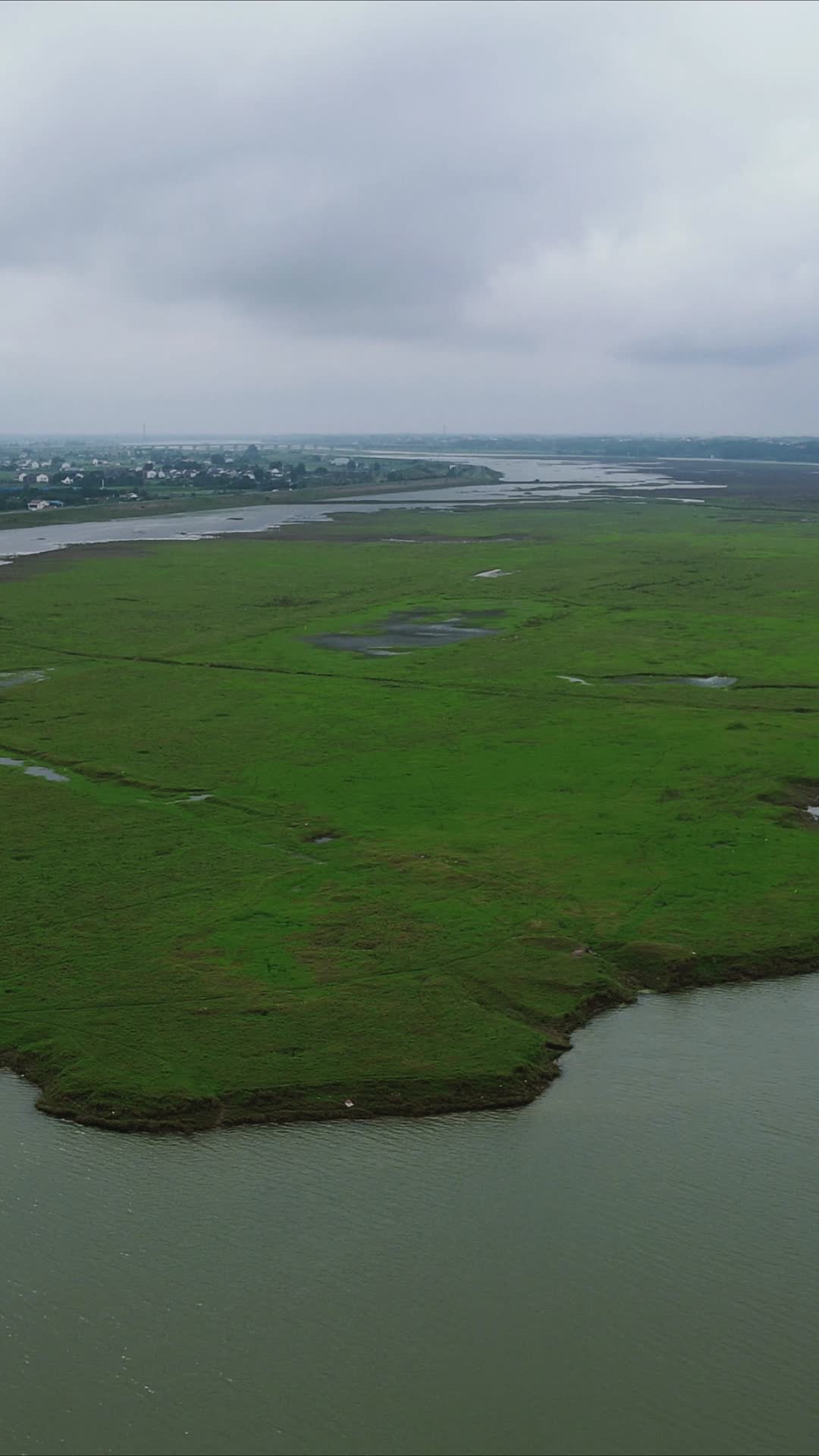 航拍湖南岳阳汨罗江国家湿地公园视频的预览图