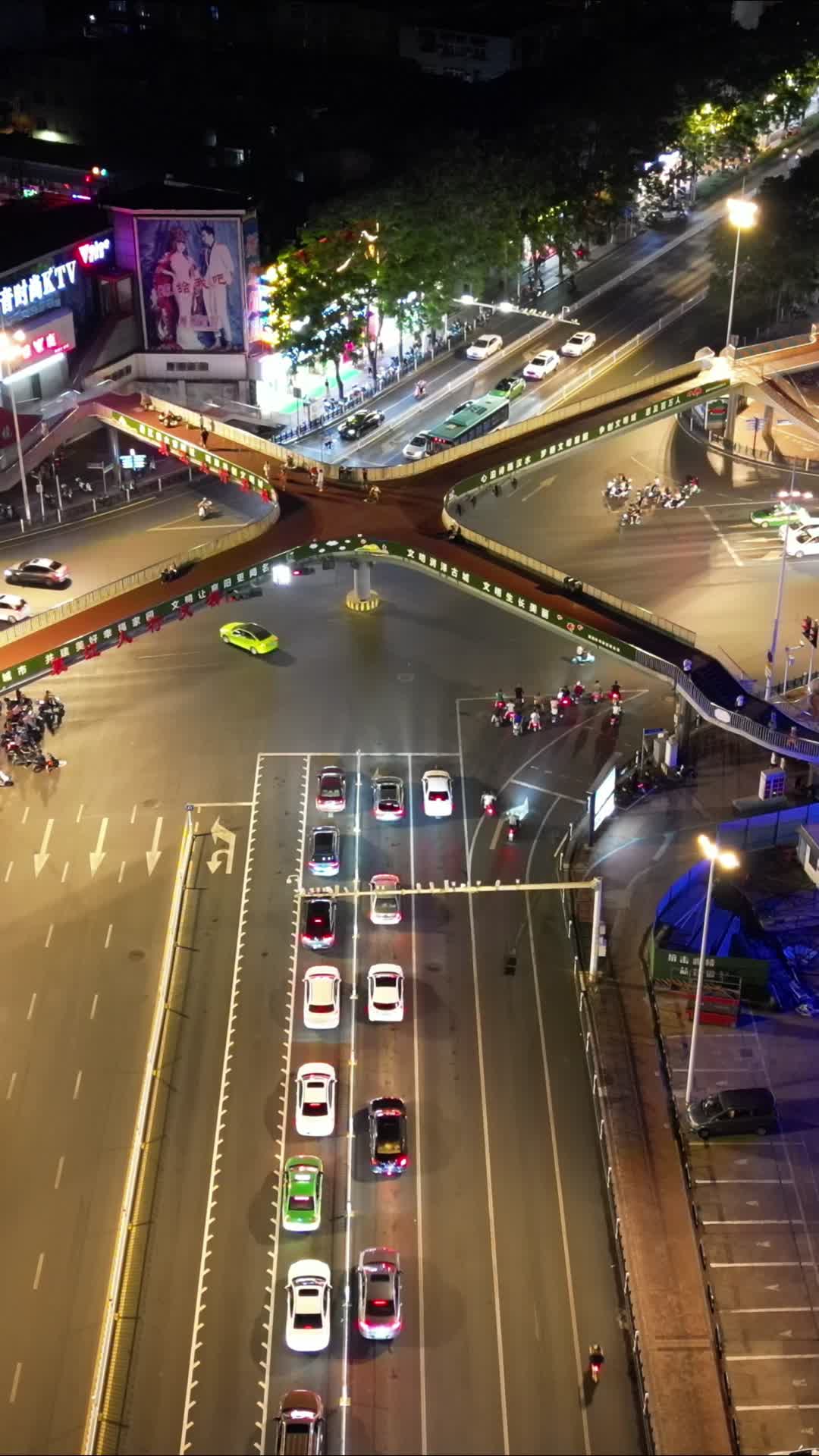 航拍湖北襄阳人民广场天桥交通大道夜景视频的预览图