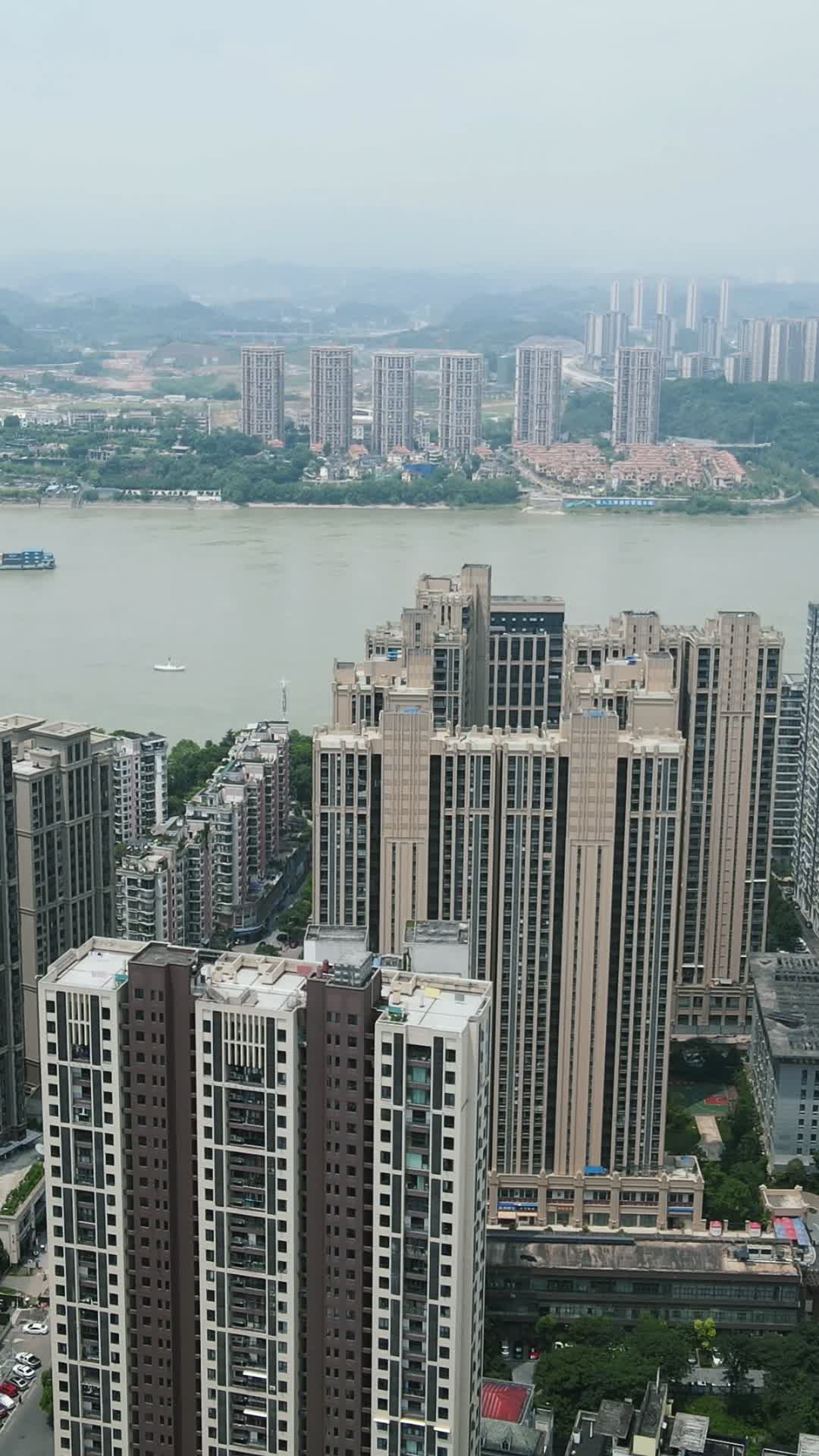 航拍湖北宜昌CBD购物中心视频的预览图