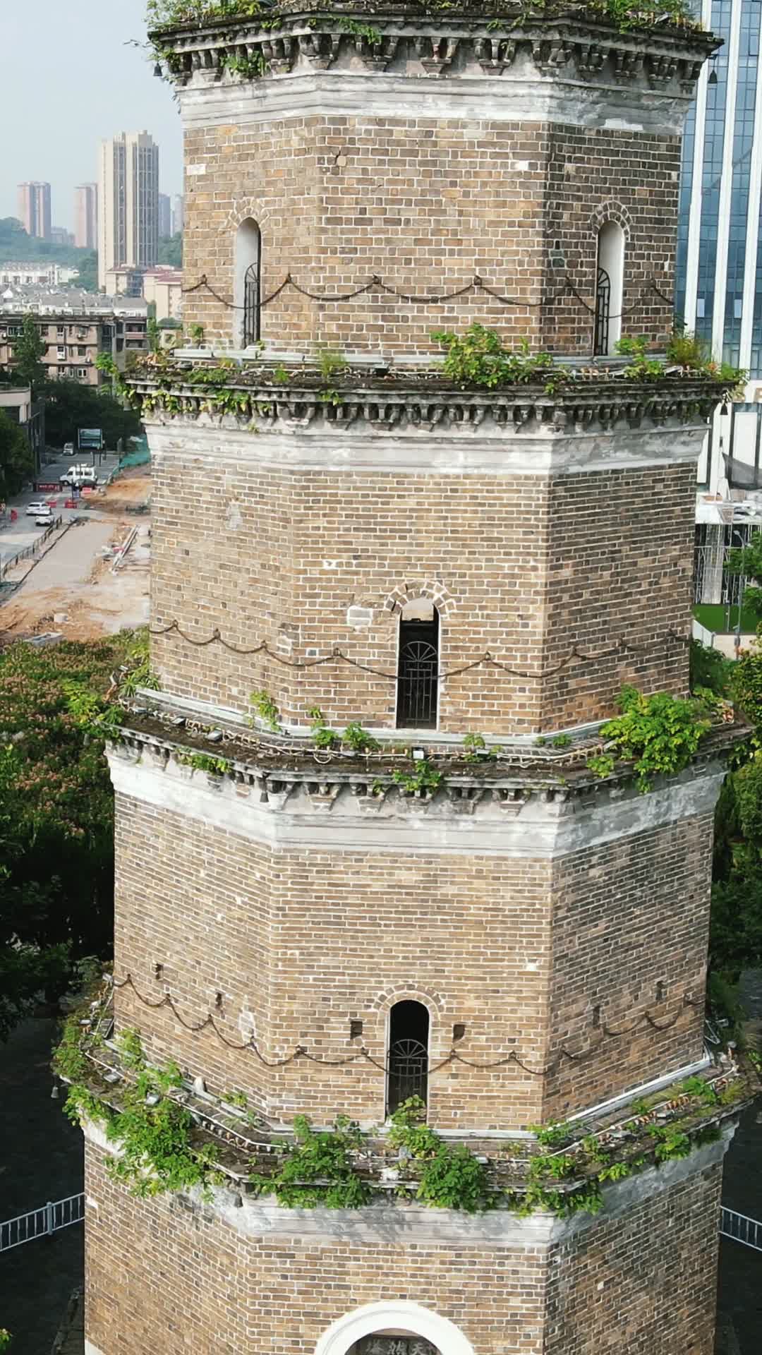 航拍湖北宜昌天然塔古建筑视频的预览图