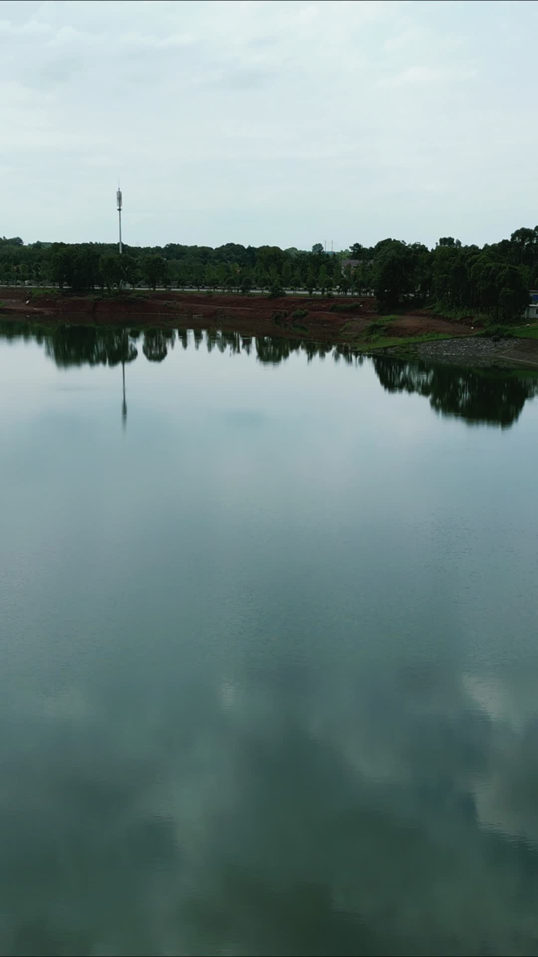 湖南常德清江湖4A景区大坝竖屏航拍视频的预览图