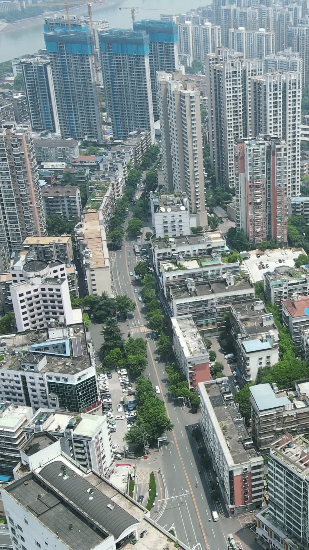 航拍湖北宜昌城市建设高楼视频的预览图