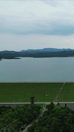 湖北洈水风景区人工大坝竖屏航拍视频的预览图