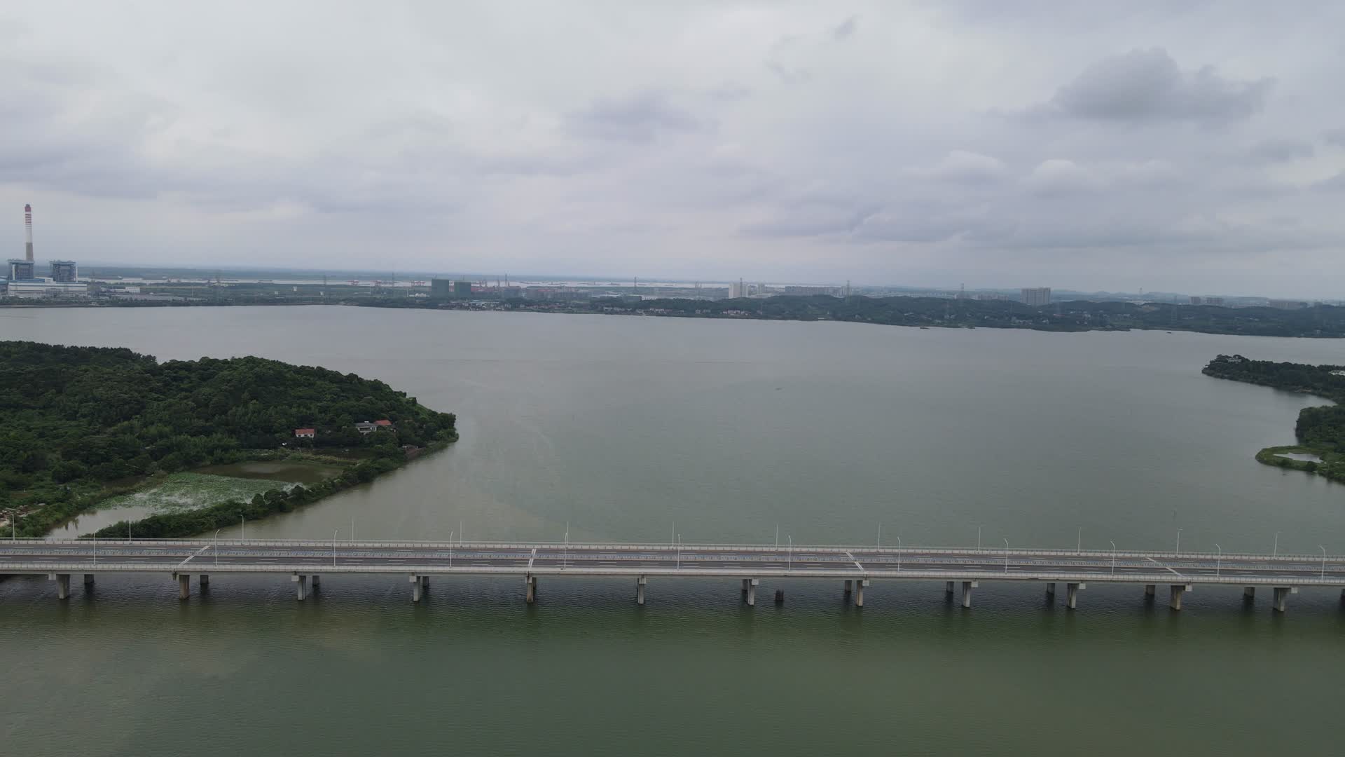 航拍湖南岳阳芭蕉湖视频的预览图