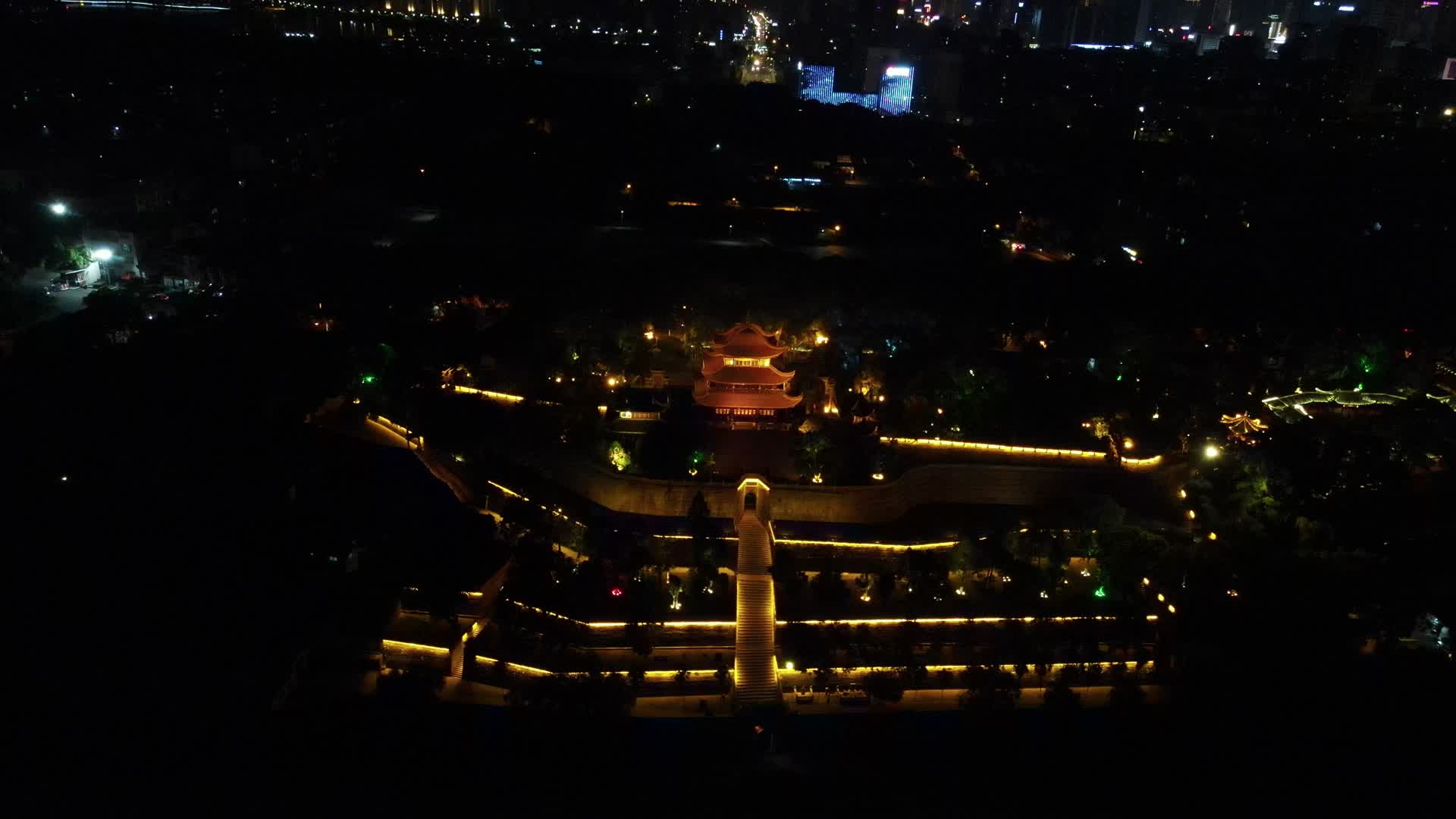航拍湖南岳阳楼景区夜景视频的预览图