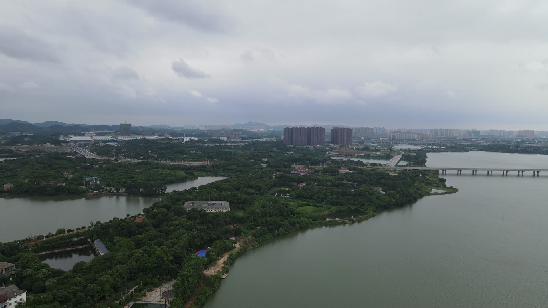 航拍湖南岳阳芭蕉湖景区视频的预览图