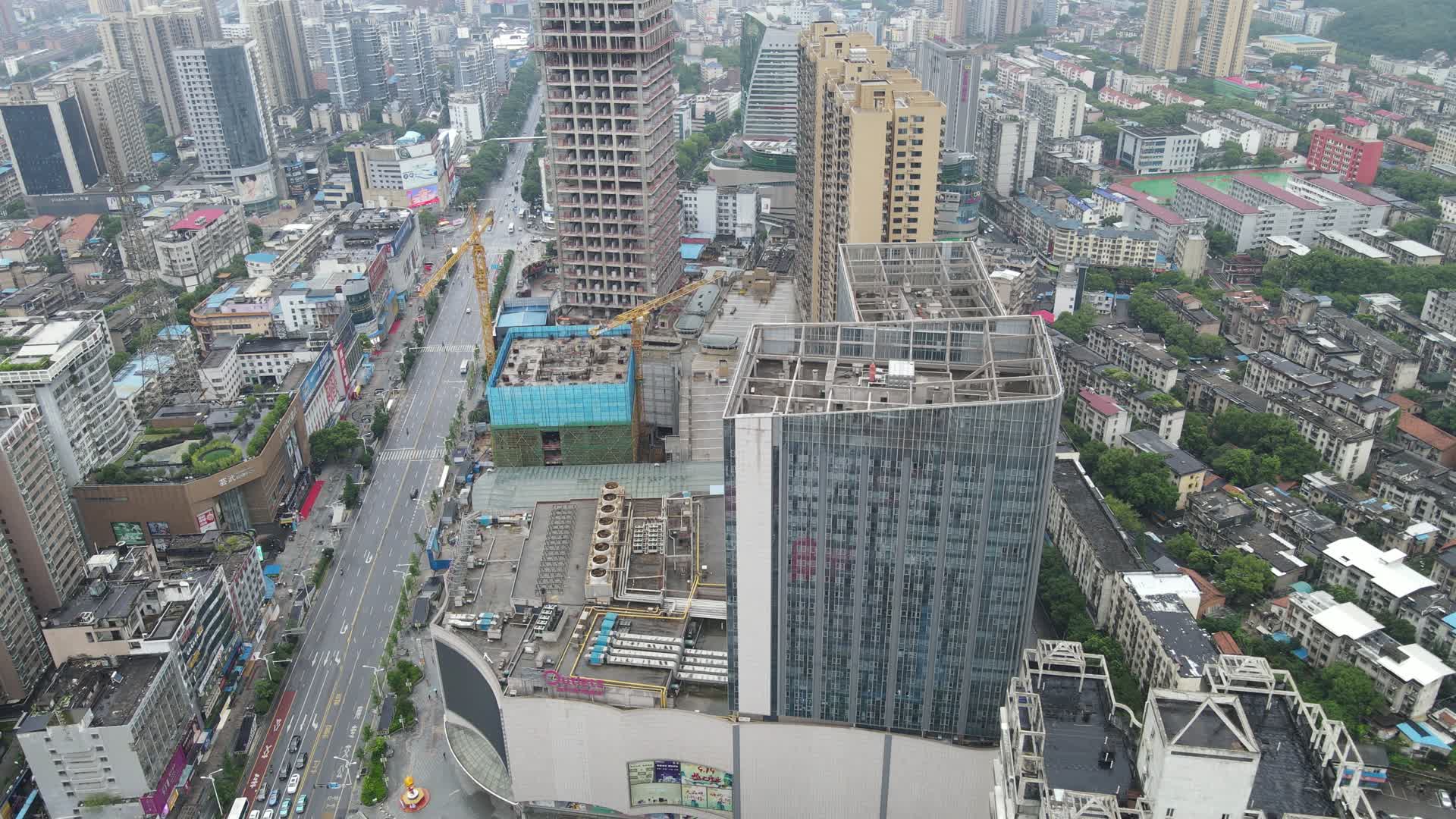 航拍湖南岳阳城市交通视频的预览图