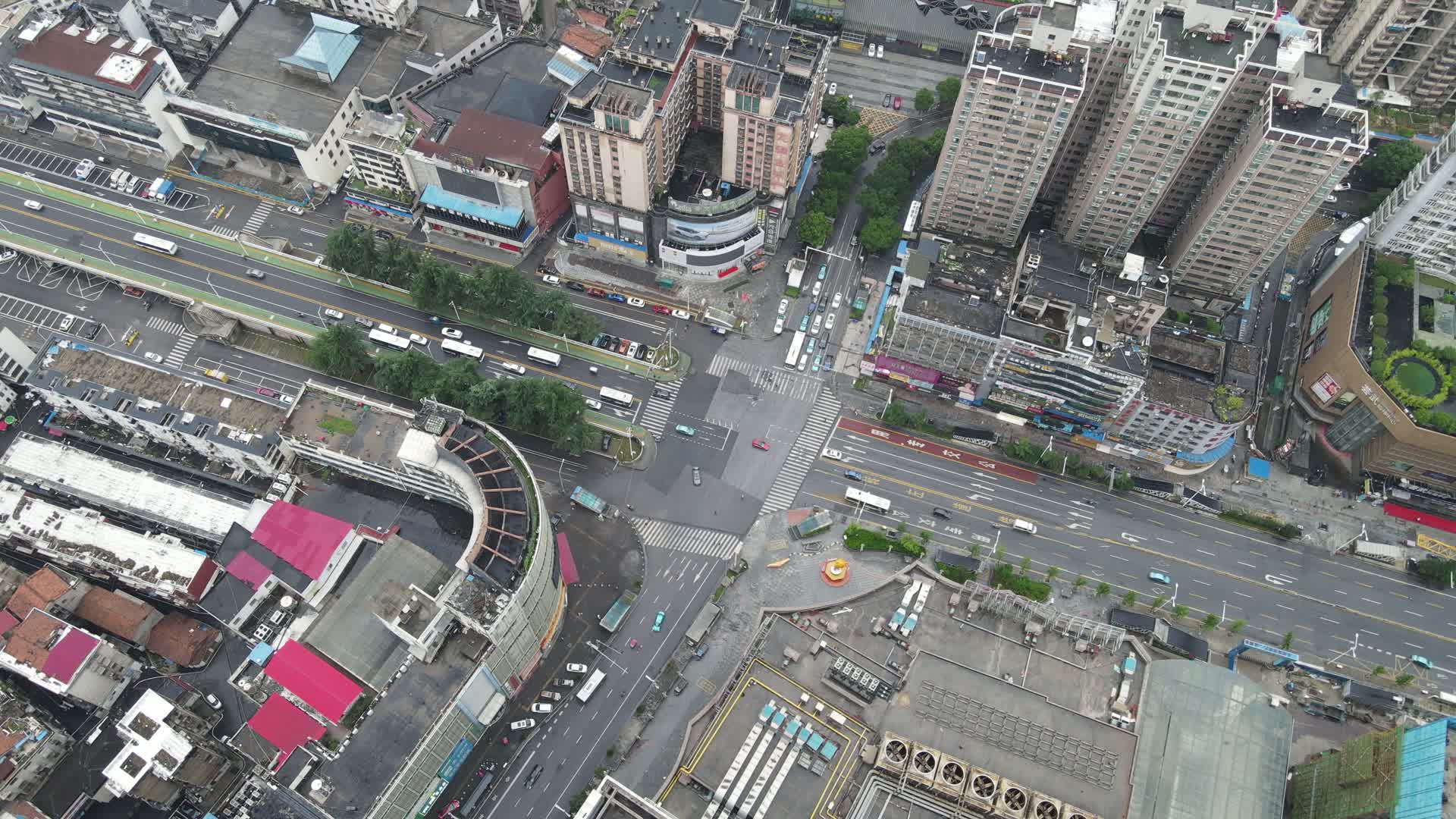 航拍湖南岳阳城市交通视频的预览图