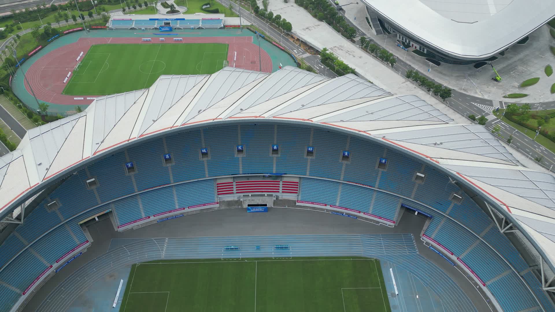 城市航拍湖北宜昌奥林匹克中心体育馆视频的预览图