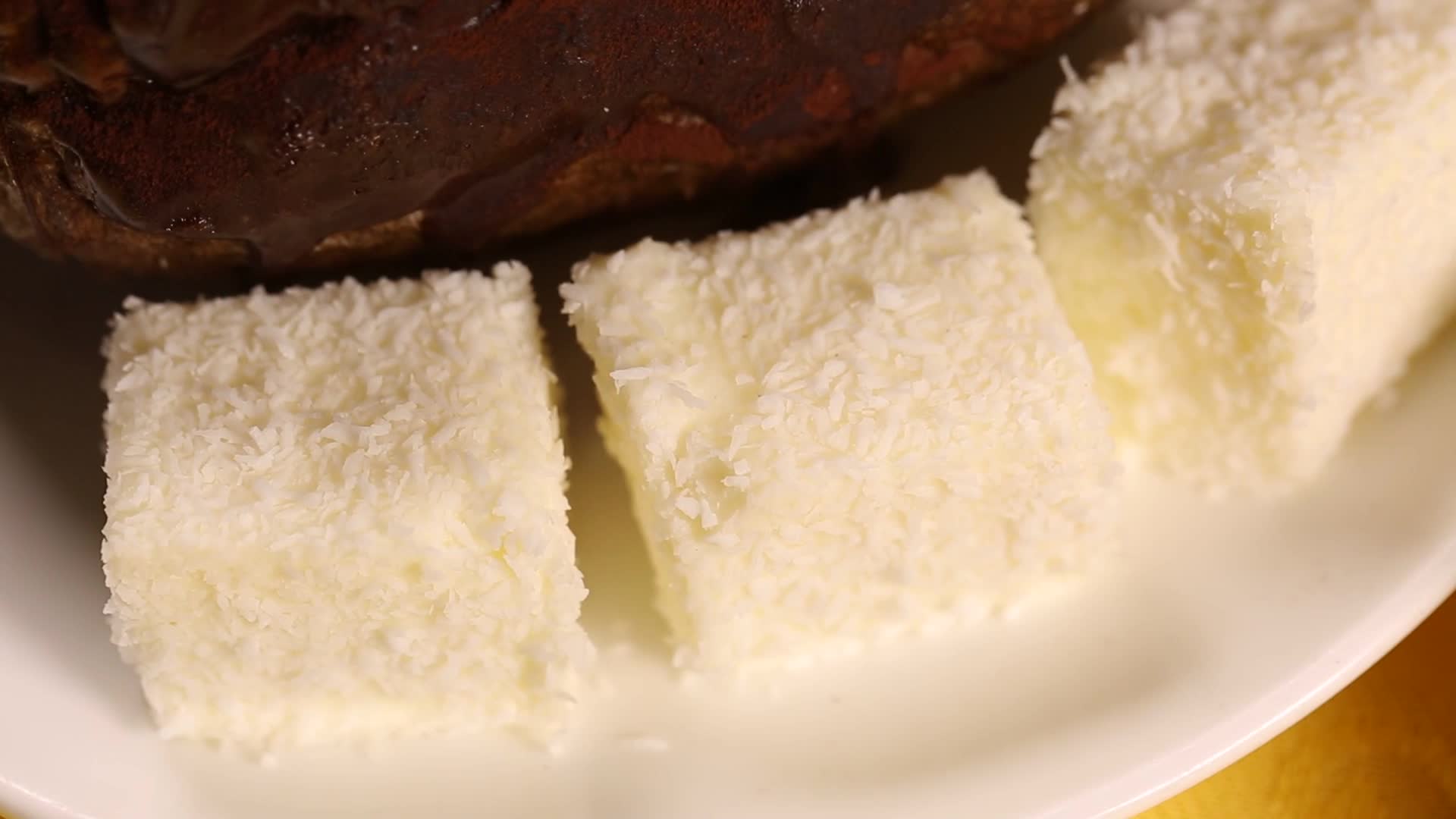 镜头合集网红小吃脏脏包巧克力面包视频的预览图