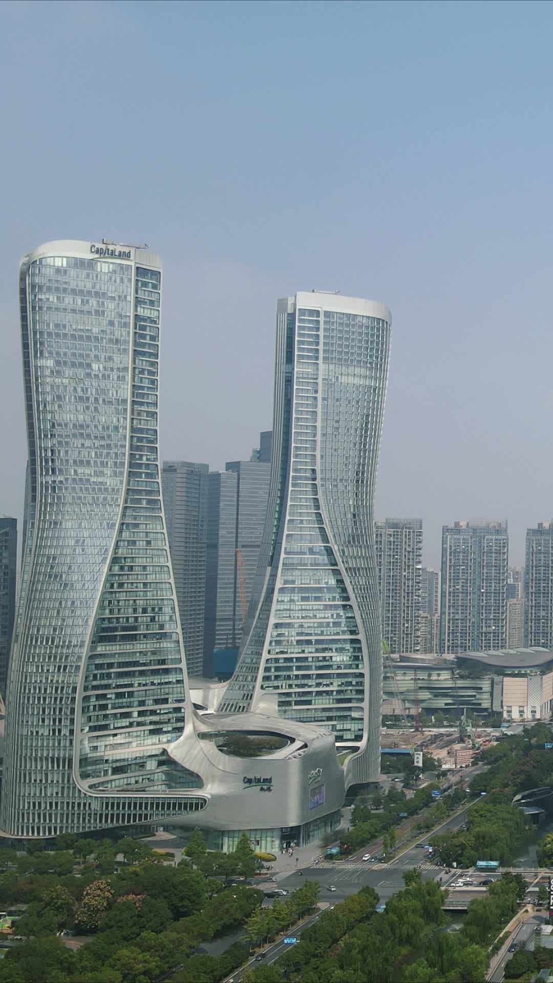杭州市民中心来福士地标建筑竖屏航拍视频的预览图