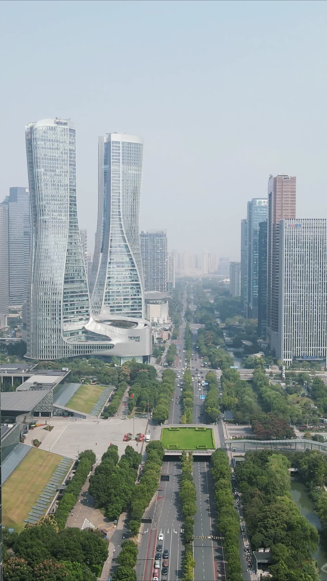 杭州市民中心来福士地标建筑竖屏航拍视频的预览图