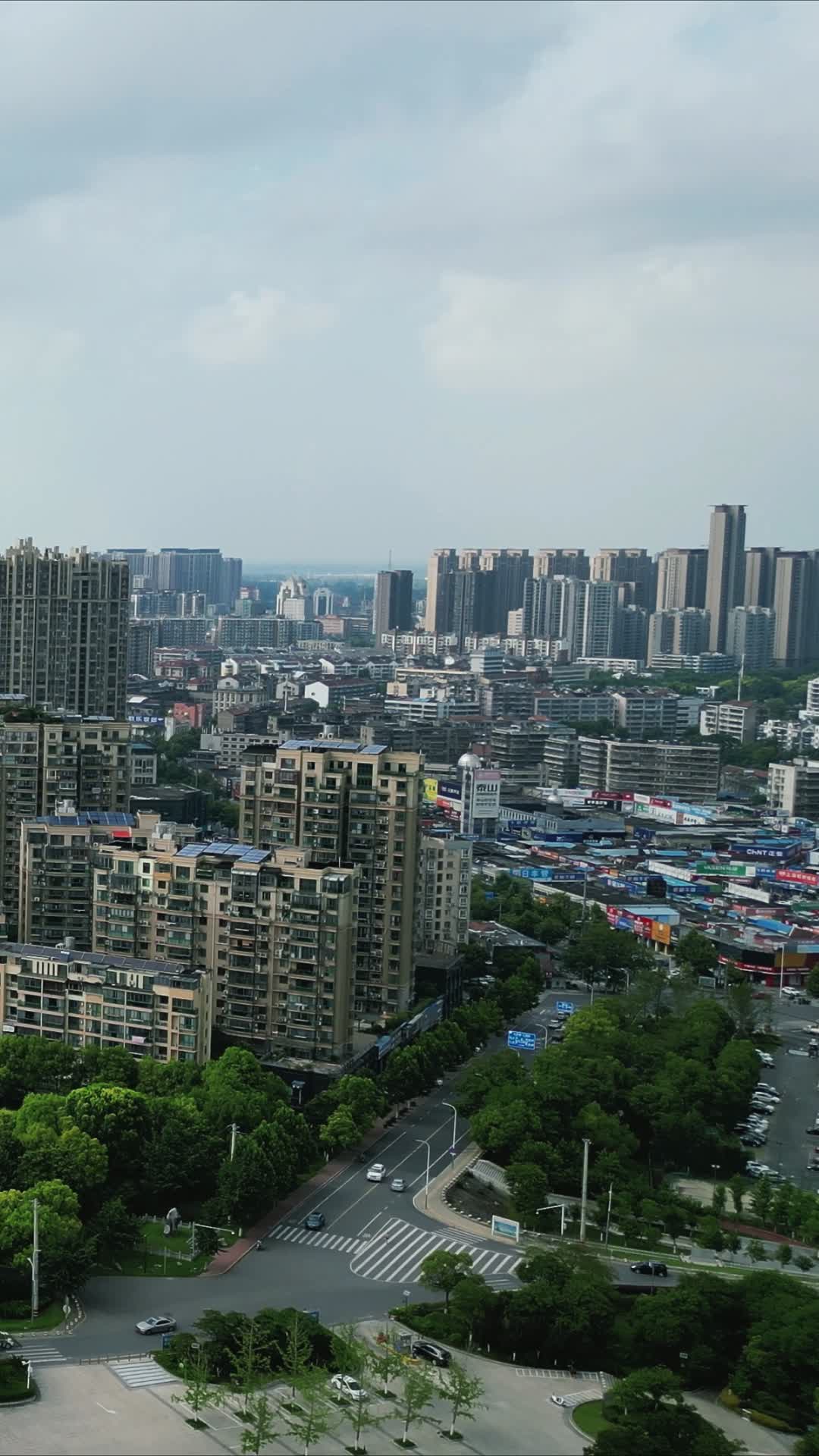 湖北荆州城市风光竖屏航拍视频的预览图