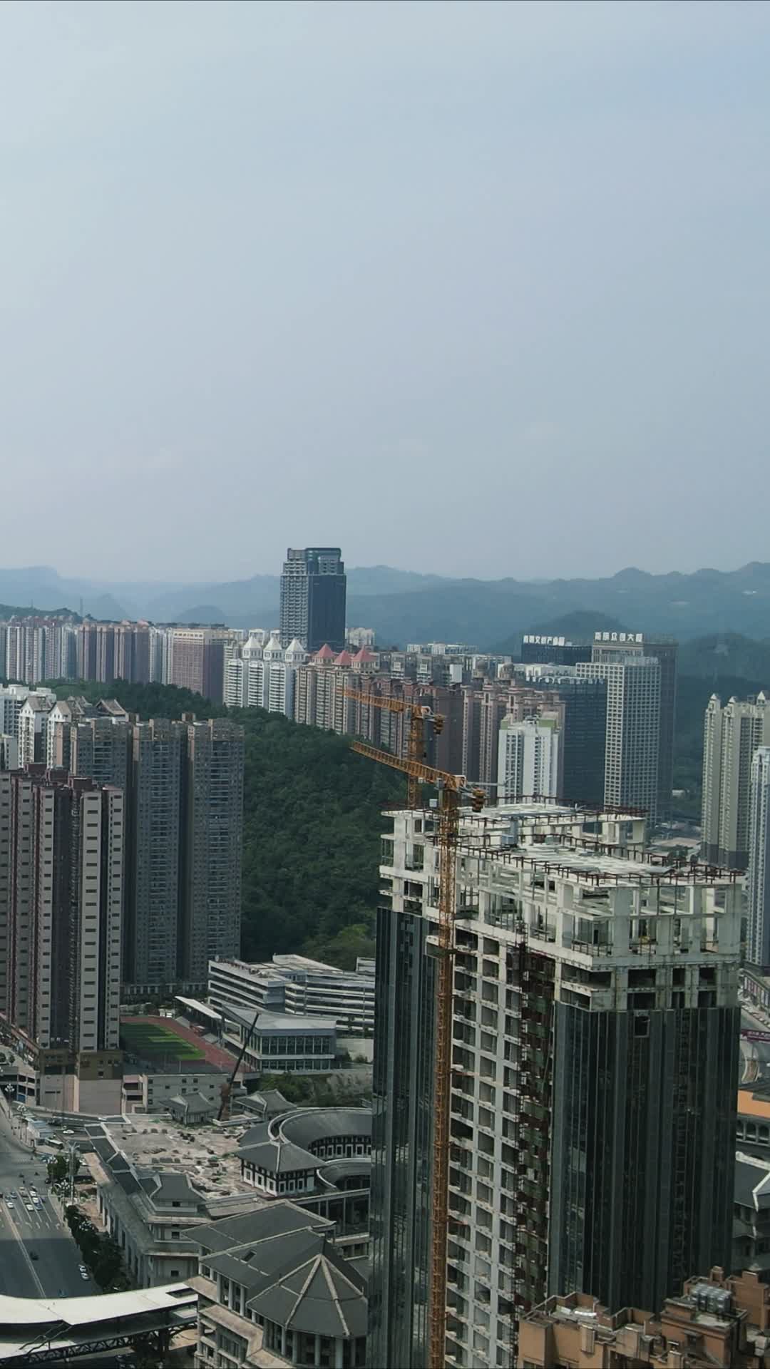 贵州贵阳花果园城市高楼竖屏航拍视频的预览图