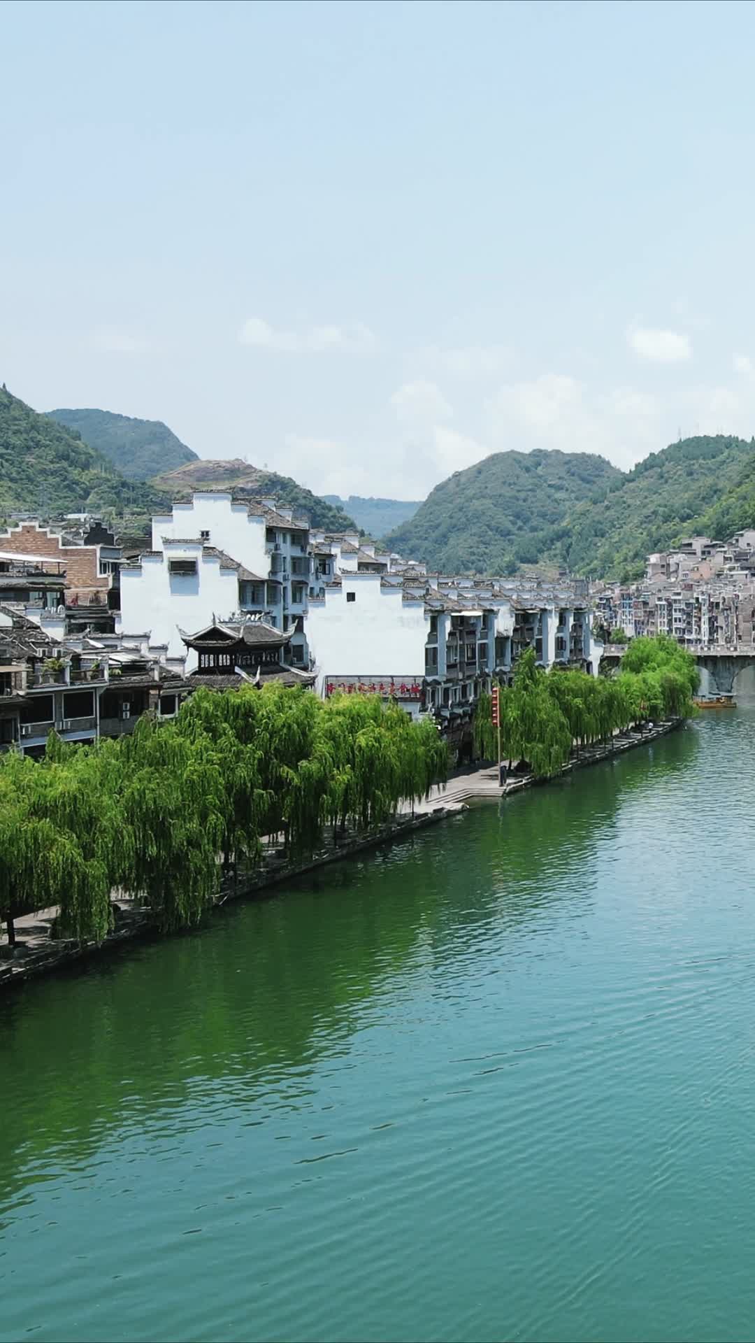 贵州黔东南镇远古镇竖屏航拍视频的预览图
