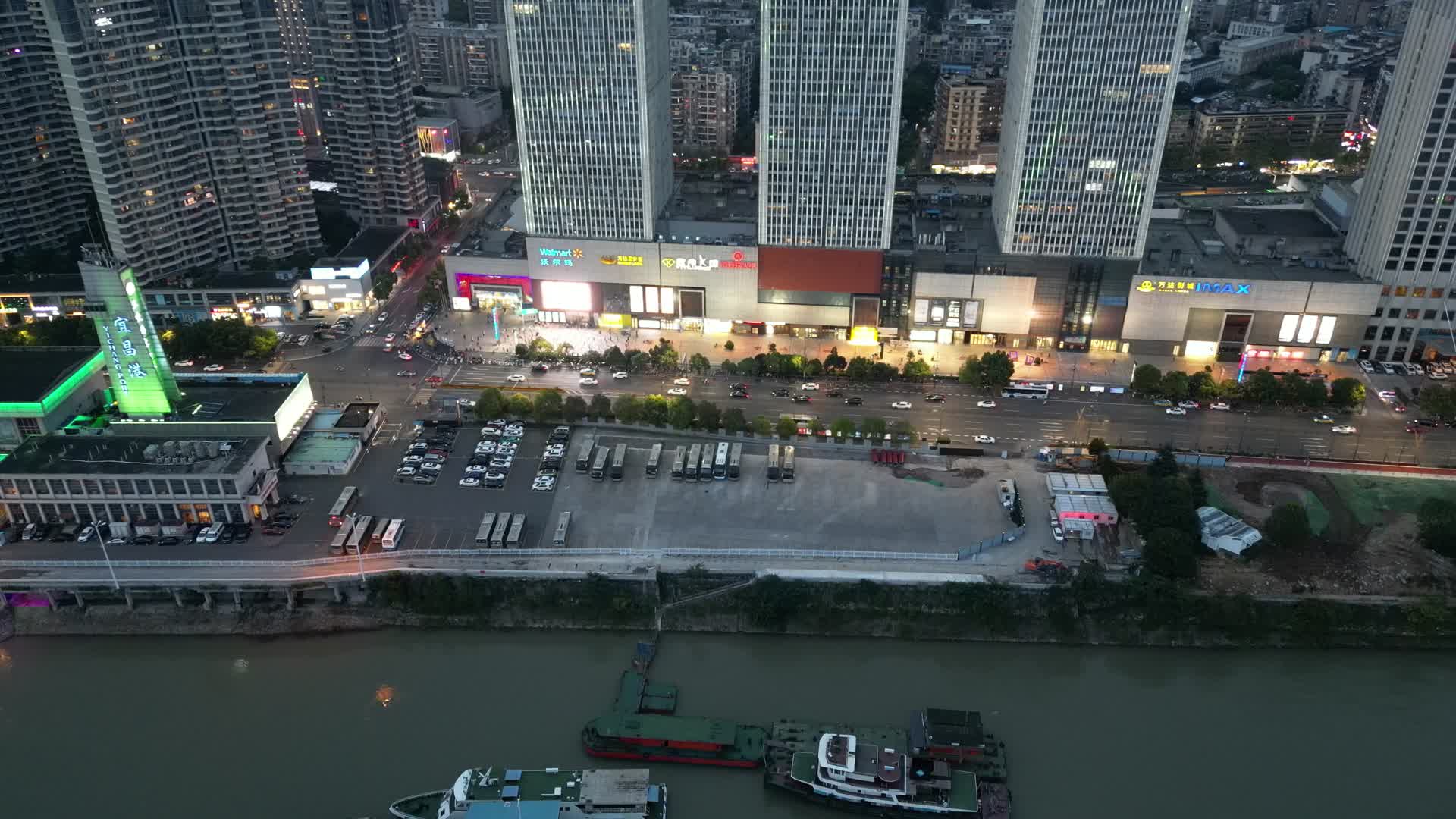 航拍湖北宜昌三峡旅游度假区宜昌港夜景视频的预览图