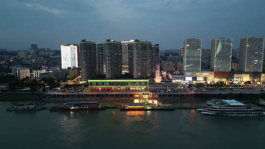 航拍湖北宜昌三峡旅游度假区宜昌港夜景视频的预览图