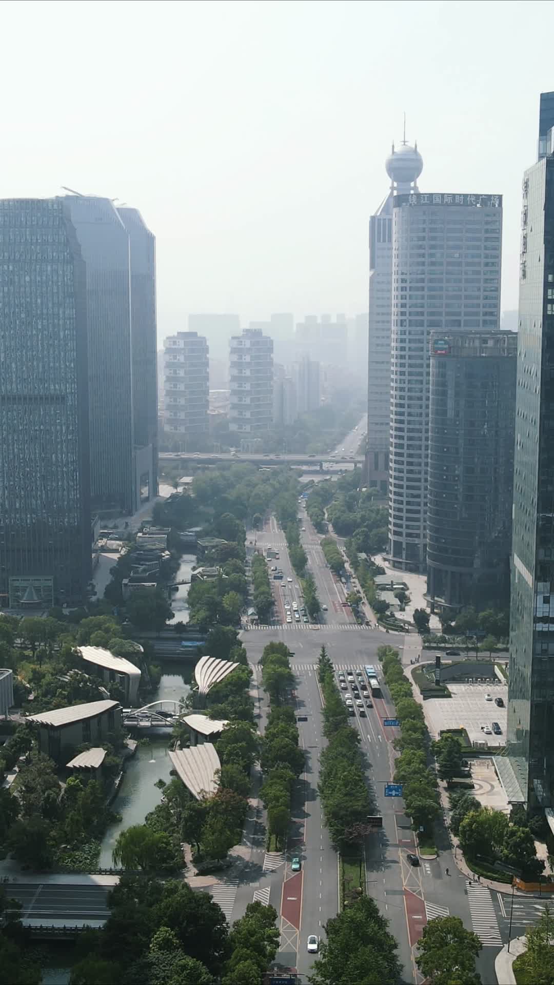 贵州贵阳中环广场竖屏航拍视频的预览图