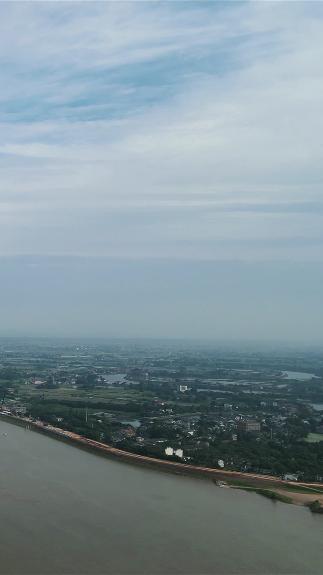 湖南益阳城市清晨迷雾竖屏航拍视频的预览图