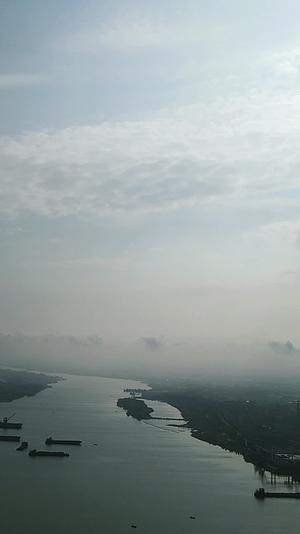 湖南益阳城市清晨迷雾竖屏航拍视频的预览图