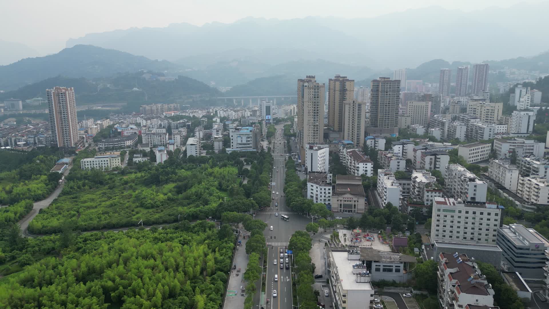 航拍湖北宜昌秭归县城市建设视频的预览图