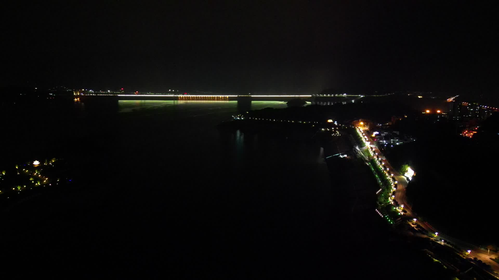 航拍湖北宜昌秭归县长江三峡夜景灯光视频的预览图