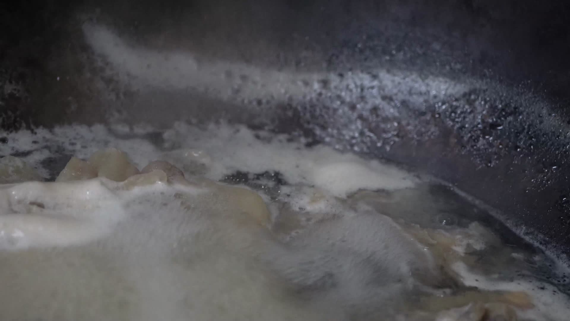 镜头合集汆汤肥牛煮出血沫嘌呤视频的预览图