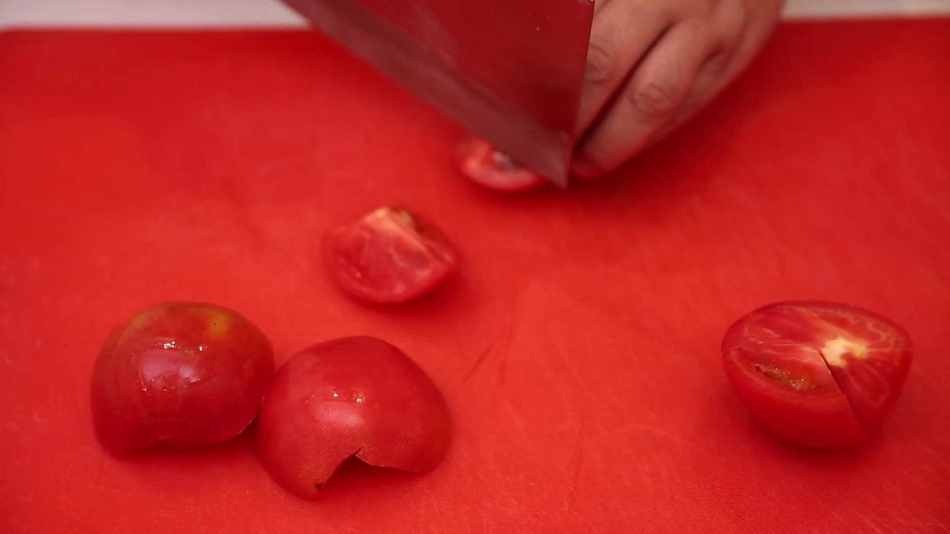 镜头合集厨师切西红柿视频的预览图