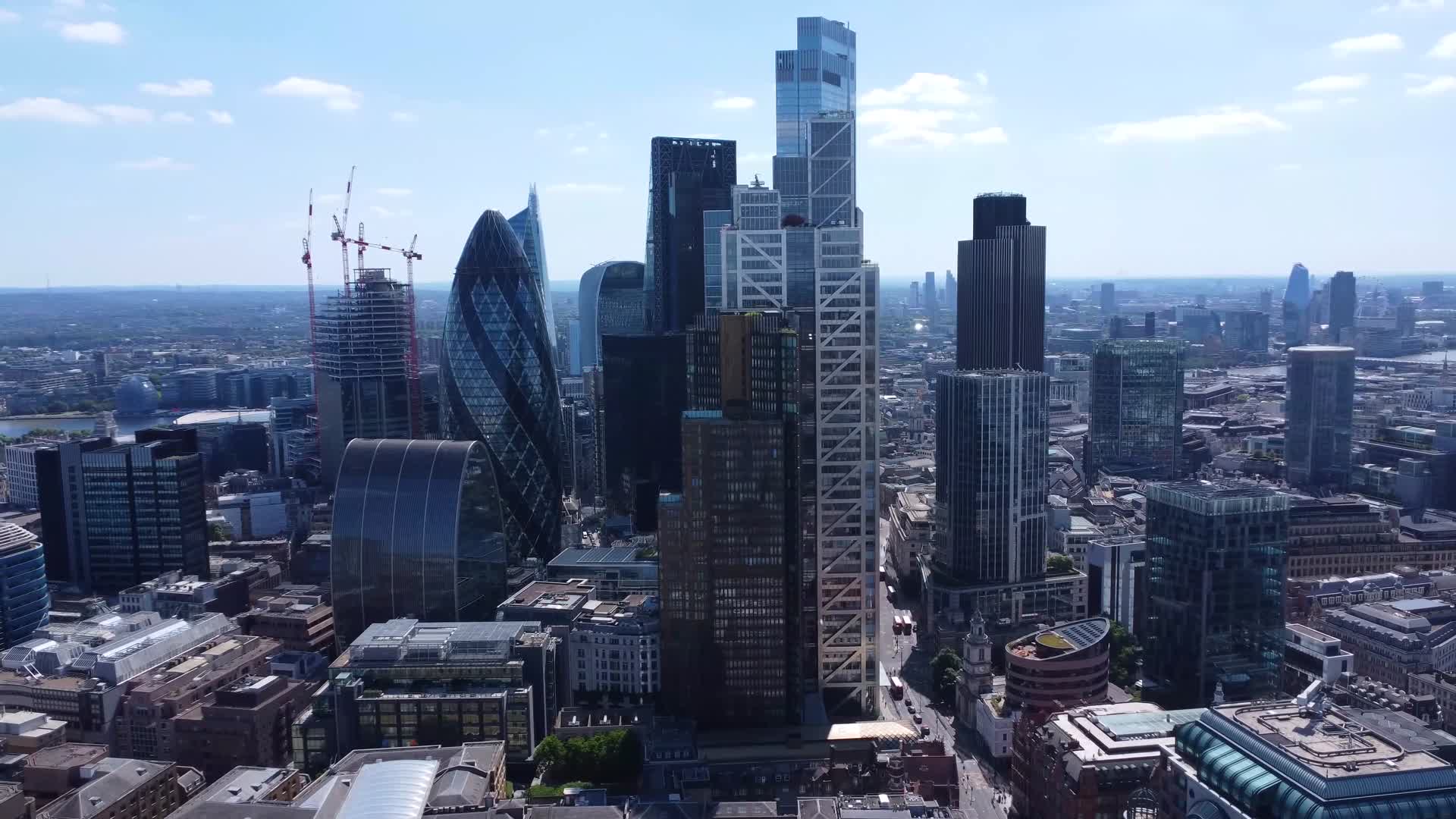 4K伦敦金融城摩天大楼航拍视频的预览图