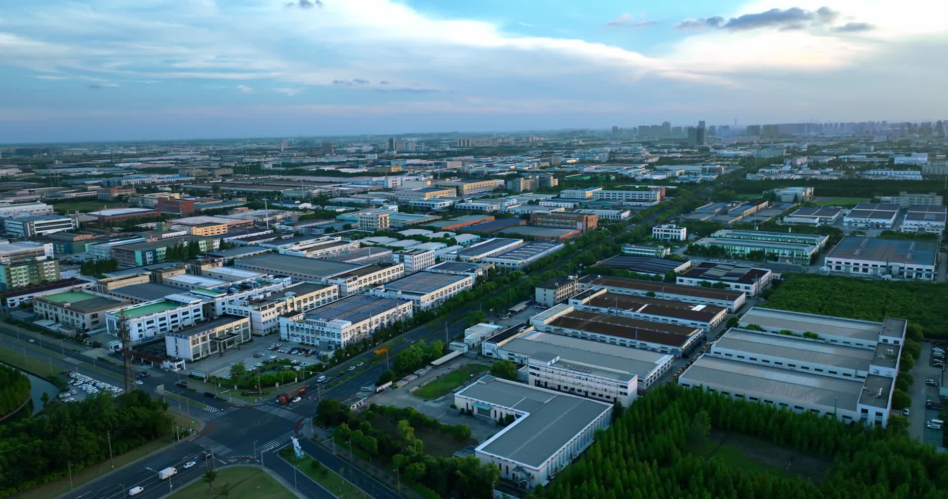 工业区企业厂房航拍4K视频视频的预览图