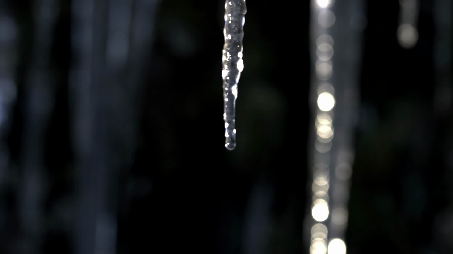 冰柱融化视频慢动作冰条融化视频的预览图