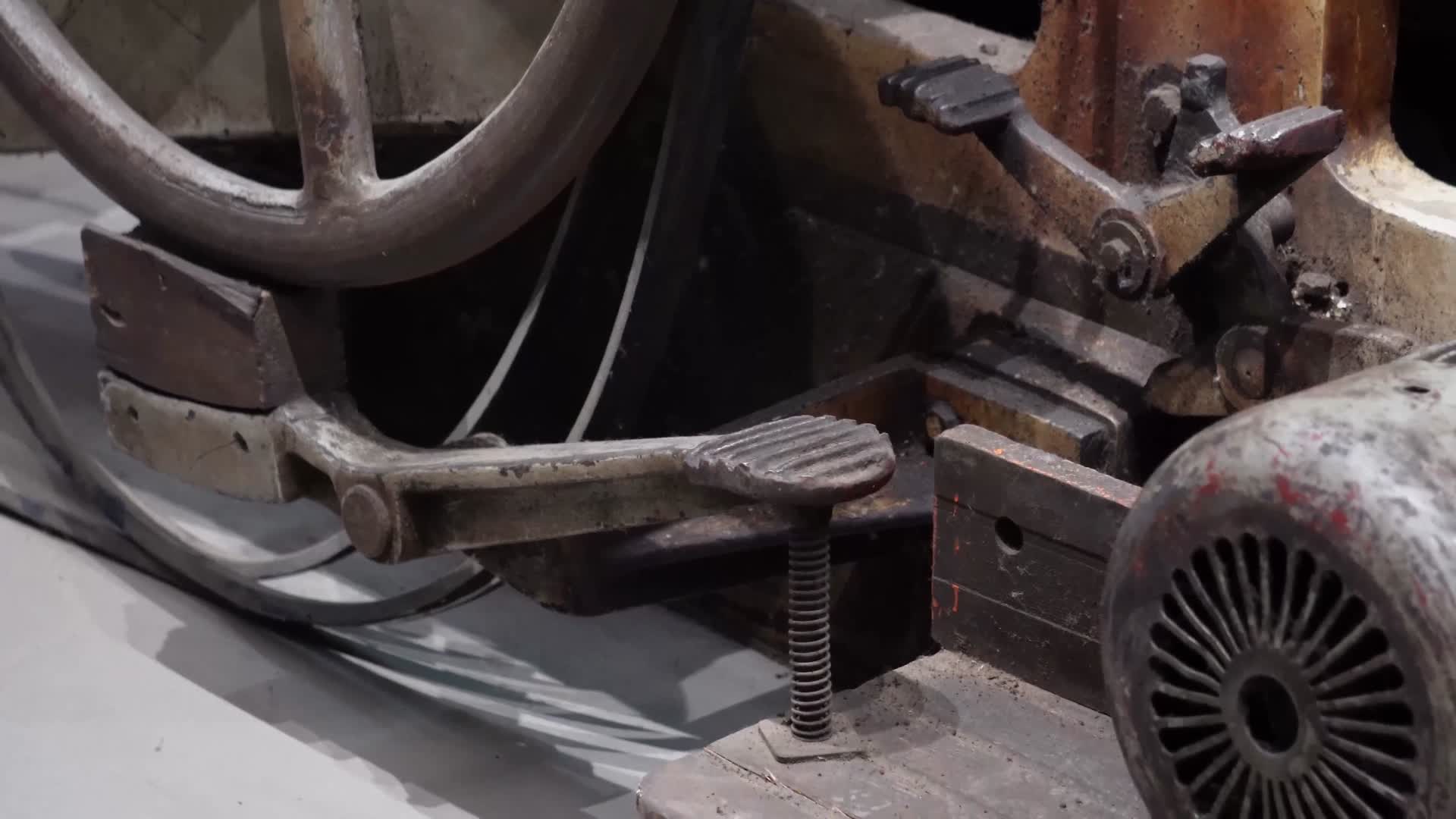 镜头合集特写复古希区科特老工业零件视频的预览图