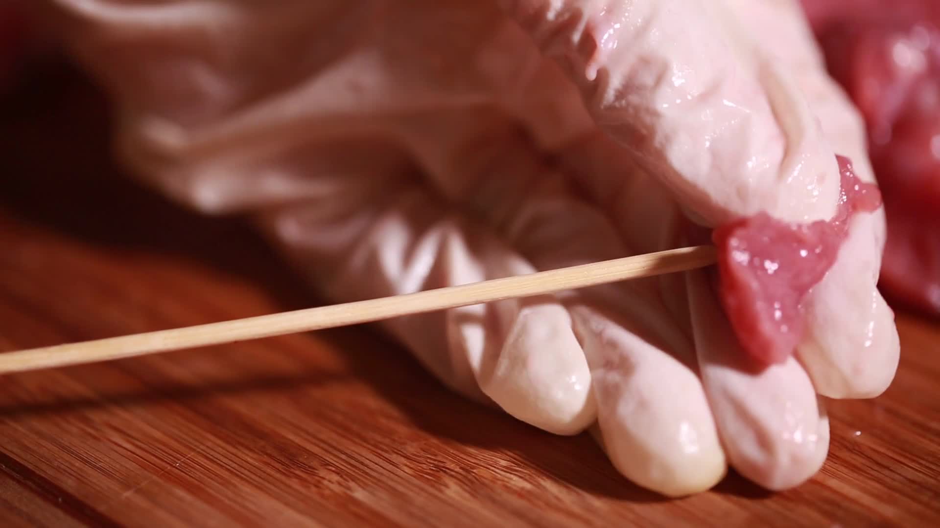 镜头合集竹签串肉串视频的预览图